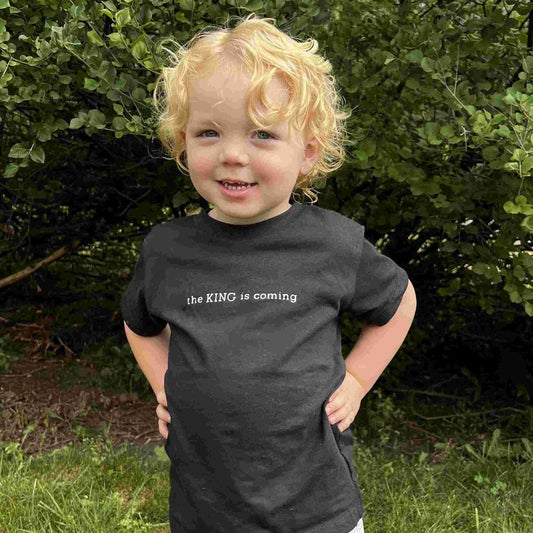 the KING is coming Kids T-Shirt